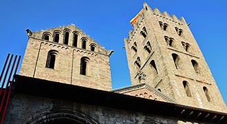  atracciones turisticas cerca puente romanico besalu monasterio ripoll 