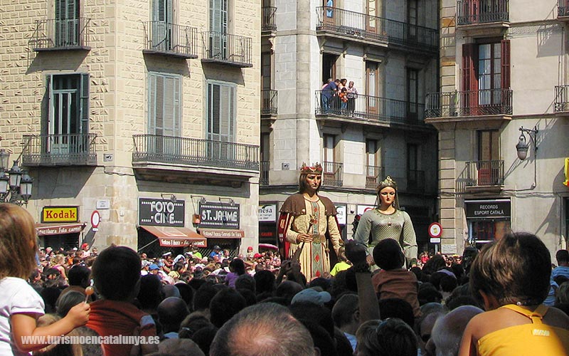 decouvrez merce fête votive barcelone géants danse place sant jaume