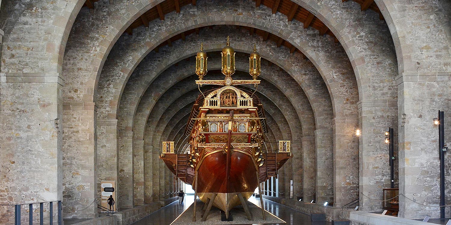 descobreix museu maritim barcelona edifici gotic civil drassanes reials