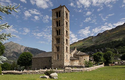  Visit the best tourist sites of Catalonia. Tourist information about the Romanesque church of Sant Climent