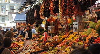 mercados turisticos cercanos plaza real barcelona 