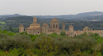  visitar monasterios alrededores iglesia monumental Agramunt monasterio Poblet