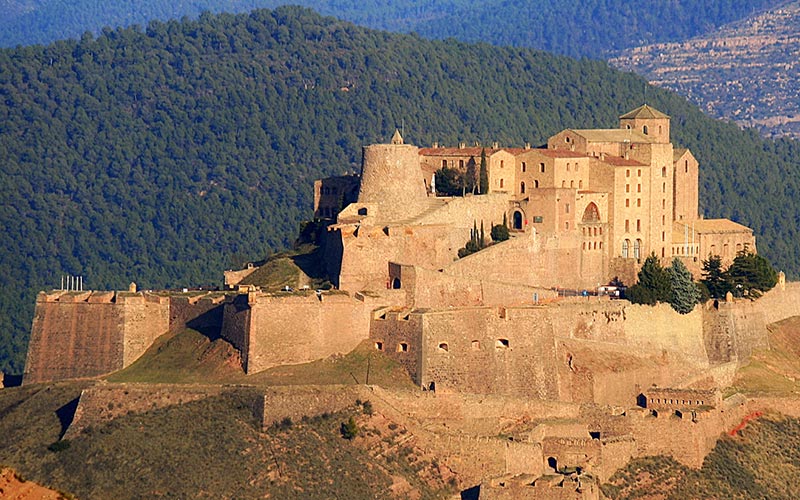  visita castillo ciudad cardona informacion fortaleza simbolo cataluña 
