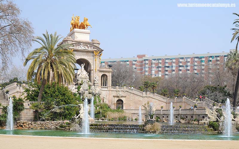  vue fontaine dragons barcelone parc citadelle cascade monumentale