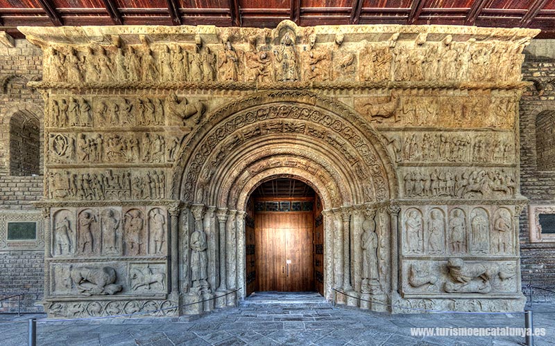 guia visita monasterio Ripoll puerta romanica 
