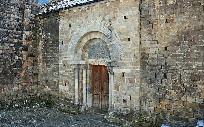 cultural tourism bossost aranese romanesque art portal assumption church