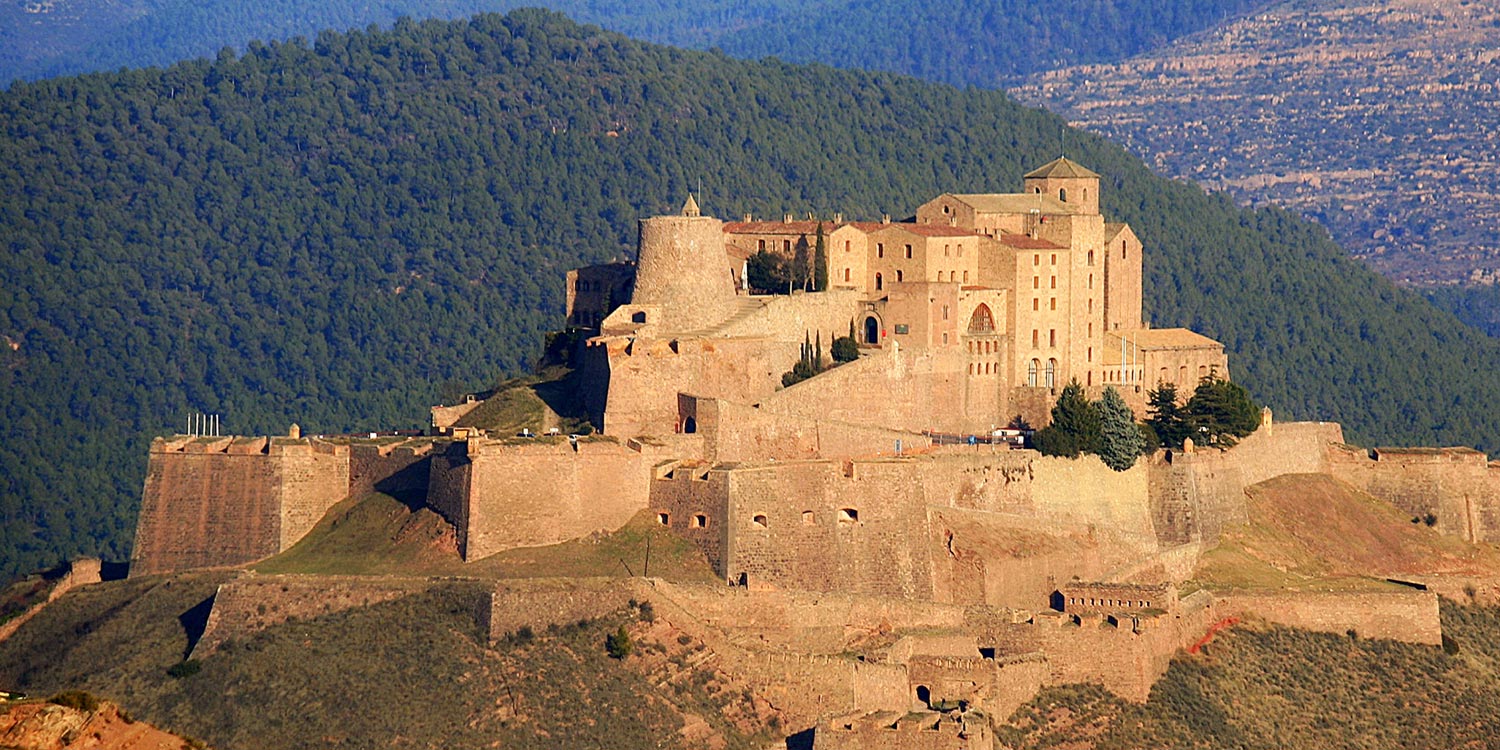 guia turismo castillo cardona fortaleza catalana jamas conquistada 