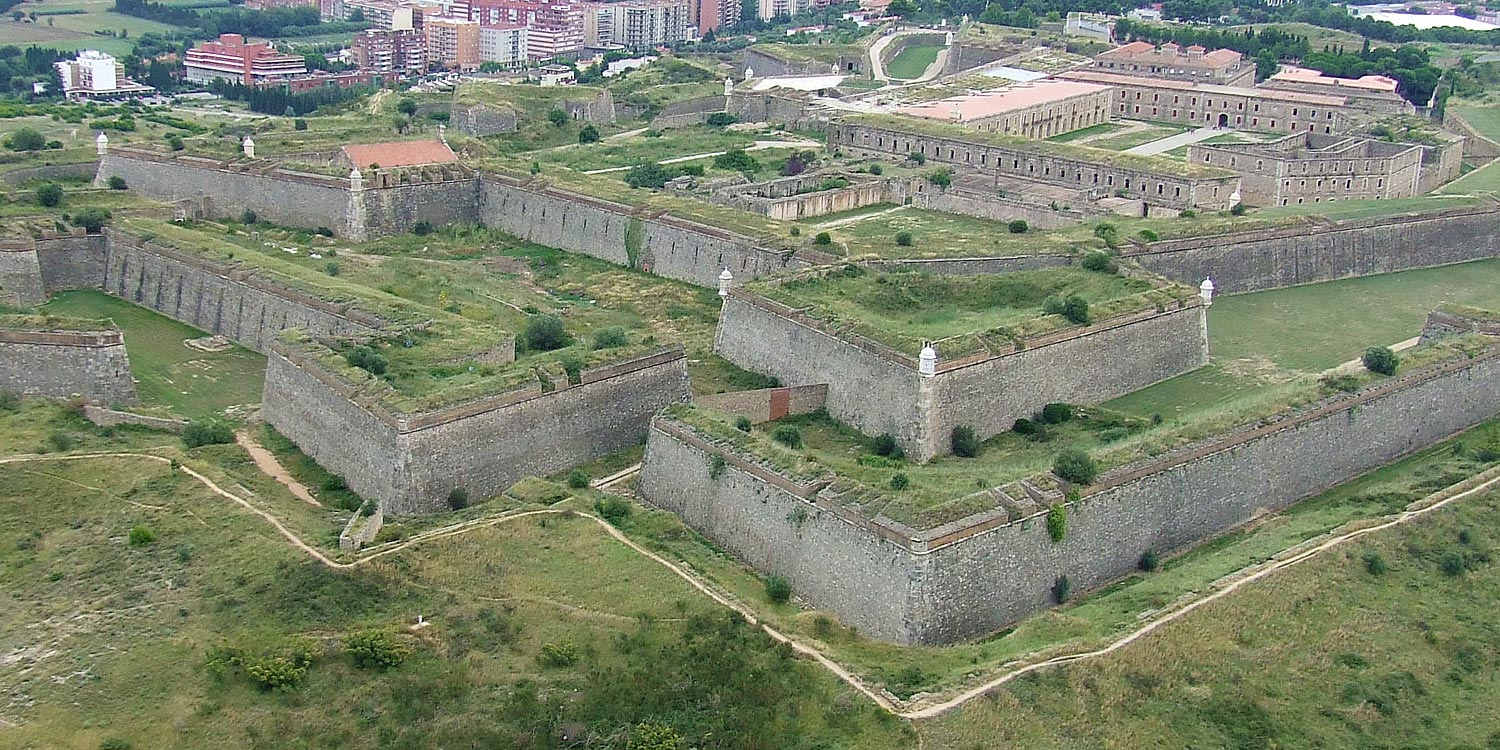 guide touristique chateau Saint Ferdinand Figueres plus grande forteresse militaire Haut Ampourdan 