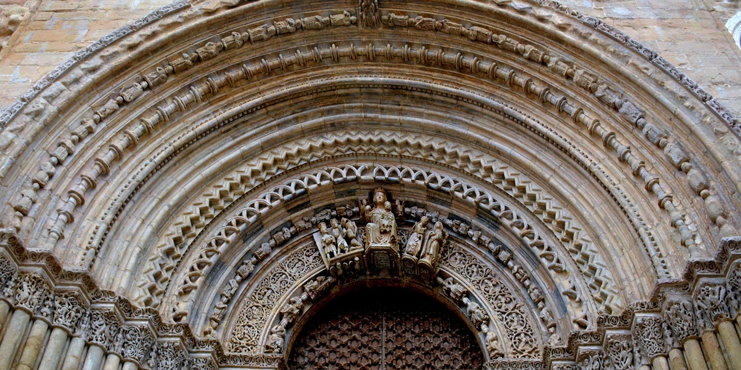 tourist information turistica romanesque church saint mary agramunt 
