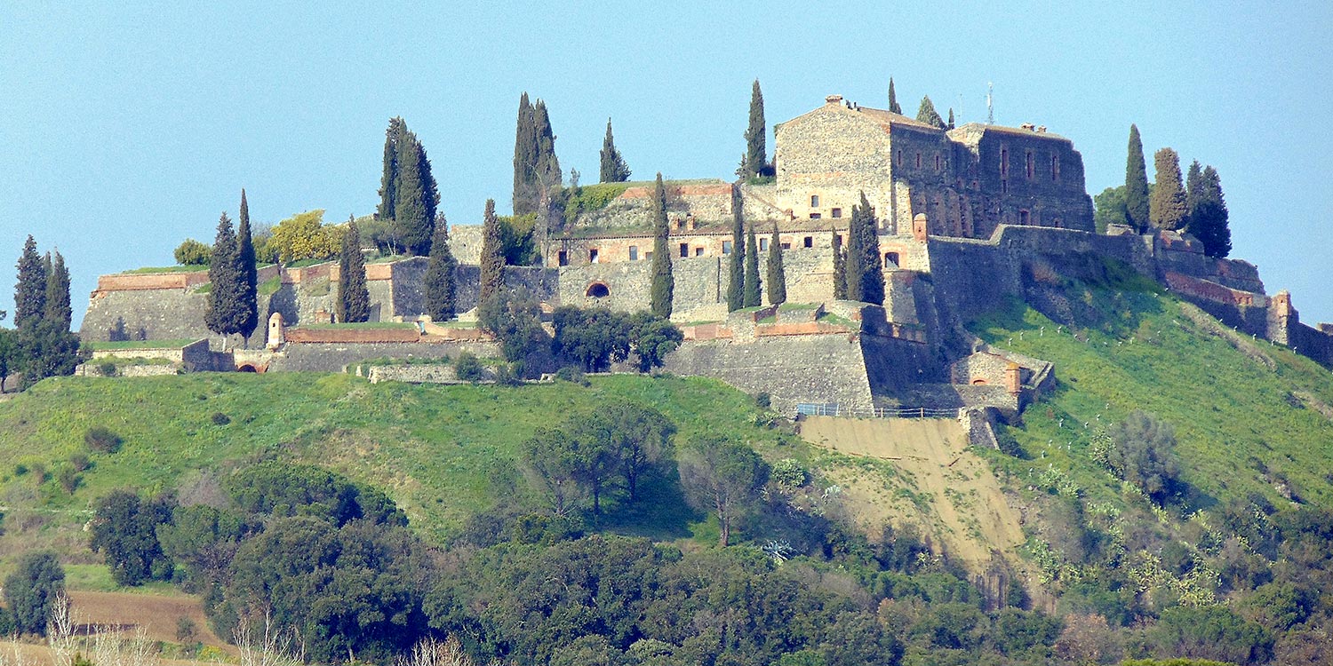 information visite chateau hostalric forteresse monument intérêt national