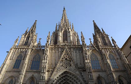 Visit the most beautiful cathedrals in Barcelona. Tourist information about the old cathedral of Barcelona.
