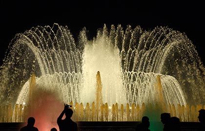 Discover the Barcelona's best places of tourist interest. Sightseeing in Barcelona. Tourist information about the Magic Fountain